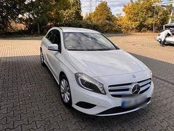 Weiß Gebraucht 2012 Mercedes A200 Kleinwagen | 9.999 € (Fairer Preis)