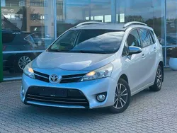 Grau Gebraucht 2014 Toyota Verso Executive Van / Kleinbus | 4.300 € (Teuer)
