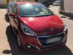 Rot Gebraucht 2018 Peugeot 208 Kleinwagen | 9.500 € (Etwas zu teuer)