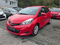 Rot Gebraucht 2011 Toyota Yaris Life Limousine | 4.890 € (Etwas zu teuer)