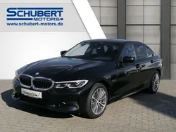Saphirschwarz metallic Gebraucht 2022 BMW 330e Sport Line Limousine | 49.990 €