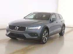 Thunder grey / metallic Gebraucht 2024 Volvo V60 CC Ultimate Kombi | 45.880 € (Superpreis)