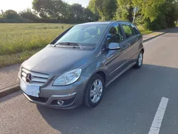 Grau Gebraucht 2010 Mercedes B180 Van / Kleinbus | 5.200 € (Fairer Preis)