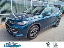 Blau Gebraucht 2024 VW Tiguan Elegance SUV | 37.990 € (Fairer Preis)