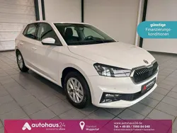Weiß Gebraucht 2024 Skoda Fabia Style Limousine | 19.470 € (Guter Preis)