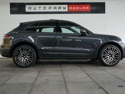 Grau Gebraucht 2022 Porsche Macan Turbo SUV | 55.880 € (Fairer Preis)