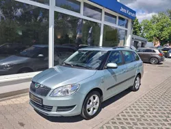 Arcticgr}n metallic Gebraucht 2012 Skoda Fabia Family Kombi | 6.990 € (Etwas zu teuer)