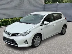 Weiß Gebraucht 2013 Toyota Auris Hybrid Executive Limousine | 5.900 € (Superpreis)