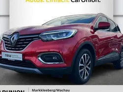 Rot Gebraucht 2022 Renault Kadjar Techno SUV | 21.995 € (Fairer Preis)