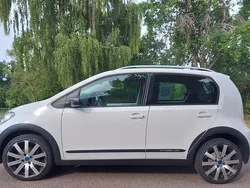Weiß Gebraucht 2017 VW cross up! Kleinwagen | 6.200 € (Superpreis)