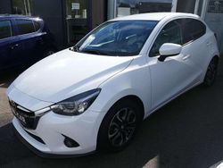 Weiß Gebraucht 2015 Mazda 2 Edition Kleinwagen | 9.990 € (Fairer Preis)