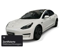Weiß Gebraucht 2022 Tesla Model 3 RWD Limousine | 32.400 € (Teuer)