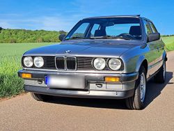 Grau Gebraucht 1987 BMW 325 Limousine | 16.000 €
