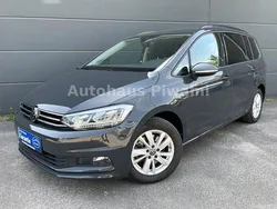 Uranograu Gebraucht 2023 VW Touran Comfortline Van / Kleinbus | 31.900 € (Fairer Preis)