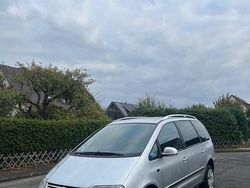 Grau Gebraucht 2009 VW Sharan United Van / Kleinbus | 5.500 € (Etwas zu teuer)