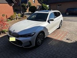 Weiß Gebraucht 2023 BMW 330 Comfort Edition Kombi | 44.200 € (Guter Preis)