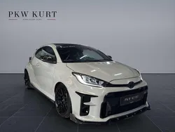 Precious black Gebraucht 2021 Toyota Yaris Limousine | 62.990 €