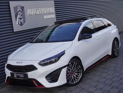 Weiß Gebraucht 2024 Kia ProCeed GT Kleinwagen | 33.990 € (Etwas zu teuer)