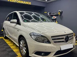 Weiß Gebraucht 2012 Mercedes B180 Van / Kleinbus | 8.999 € (Guter Preis)