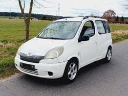 Weiß Gebraucht 2001 Toyota Yaris Verso Van / Kleinbus | 1.800 € (Guter Preis)