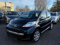 Schwarz Gebraucht 2011 Peugeot 107 Urban Move Kleinwagen | 4.200 € (Etwas zu teuer)