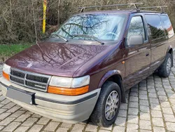 Rot Gebraucht 1995 Chrysler Voyager Van / Kleinbus | 1.200 €