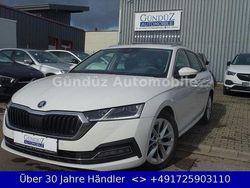 Bila candy/candyweiss Gebraucht 2023 Skoda Octavia Style Kombi | 16.995 € (Fairer Preis)