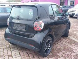 Nachtschwarz metallic nachtschwarz metallic Gebraucht 2022 Smart ForTwo Coupé Prime Coupé | 14.441 € (Etwas zu teuer)