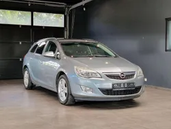 Silber Gebraucht 2011 Opel Astra Design Edition Kombi | 3.999 € (Fairer Preis)