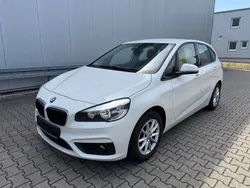 Weiß Gebraucht 2016 BMW 218 Active Tourer Advantage Van / Kleinbus | 10.900 € (Fairer Preis)