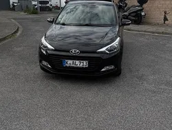 Schwarz Gebraucht 2017 Hyundai i20 Passion Limousine | 9.600 €