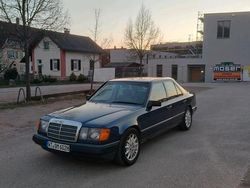 Blau Gebraucht 1988 Mercedes E250 Limousine | 4.999 €