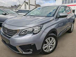 Grau Gebraucht 2019 Peugeot 5008 Van / Kleinbus | 12.495 € (Guter Preis)