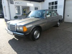 Grau Gebraucht 1984 Mercedes E230 Limousine | 17.990 €