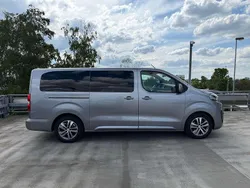 Grau Gebraucht 2021 Peugeot Traveller Business-Line Van / Kleinbus | 37.500 € (Guter Preis)