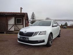 Weiß Gebraucht 2017 Skoda Octavia Ambition Kombi | 13.950 € (Fairer Preis)