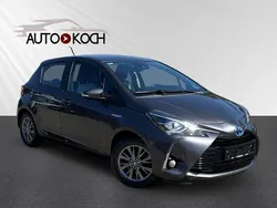 Grau Gebraucht 2017 Toyota Yaris Hybrid Comfort Kleinwagen | 8.990 €