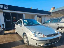 Silber Gebraucht 2002 Ford Focus Ghia Limousine | 3.290 €