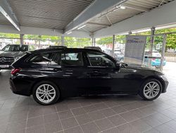 Black sapphire Gebraucht 2022 BMW 318 Kombi | 28.400 € (Fairer Preis)