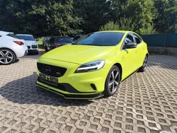 Grün Gebraucht 2017 Volvo V40 R-Design Kombi | 9.500 € (Fairer Preis)