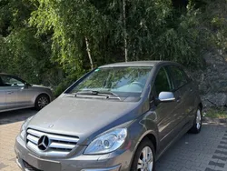 Grau Gebraucht 2011 Mercedes B180 Van / Kleinbus | 5.900 € (Fairer Preis)