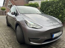 Silber Gebraucht 2022 Tesla Model Y Performance SUV | 38.080 € (Etwas zu teuer)