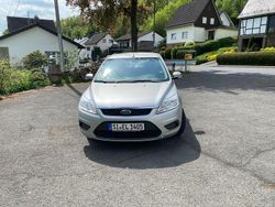 Silber Gebraucht 2009 Ford Focus Kombi | 2.399 €