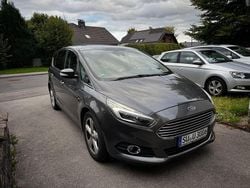 Grau Gebraucht 2016 Ford S-MAX Vignale Van / Kleinbus | 12.250 € (Guter Preis)