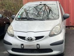 Silber Gebraucht 2008 Toyota Aygo Kleinwagen | 2.600 € (Fairer Preis)