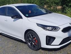 Weiß Gebraucht 2020 Kia Ceed GT GT-Line Limousine | 16.100 € (Fairer Preis)