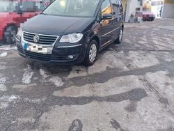 Schwarz Gebraucht 2010 VW Touran Van / Kleinbus | 2.000 € (Superpreis)