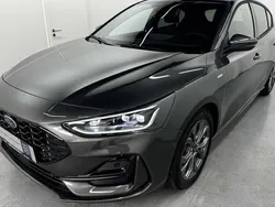 Grau Gebraucht 2024 Ford Focus ST-Line Limousine | 29.990 € (Fairer Preis)