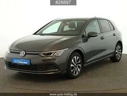 Grau Gebraucht 2021 VW Golf VIII Life Limousine | 20.849 € (Fairer Preis)