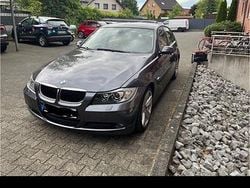 Grau Gebraucht 2007 BMW 318 Limousine | 7.999 €